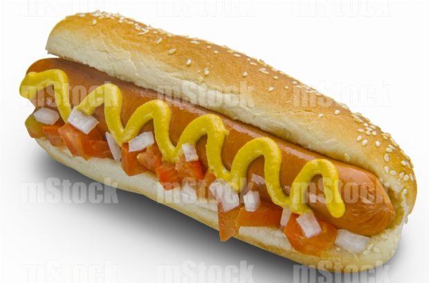 Hot dog con jitomate y cebolla