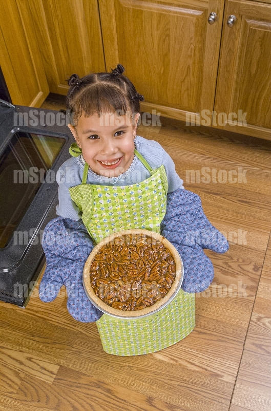 Niña Chef con pay de nuez