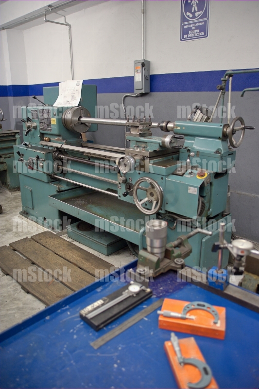Torno Industrial 1
