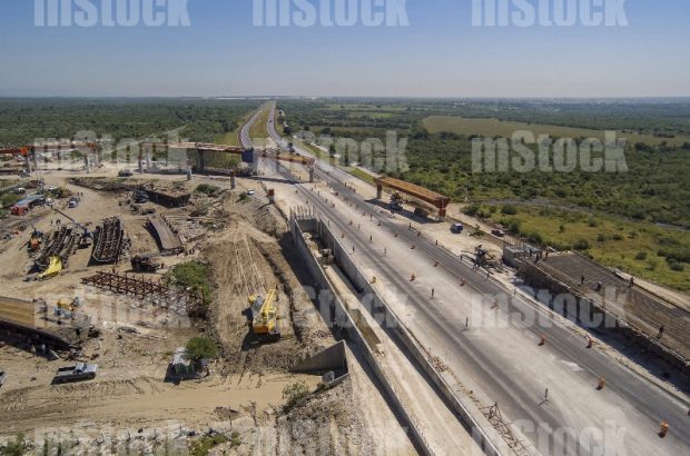 Construcción de Autopista 1