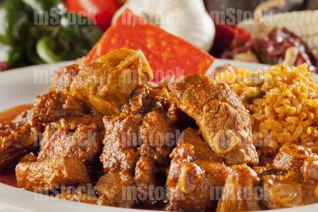 Asado de puerco con arroz y frijoles refritos