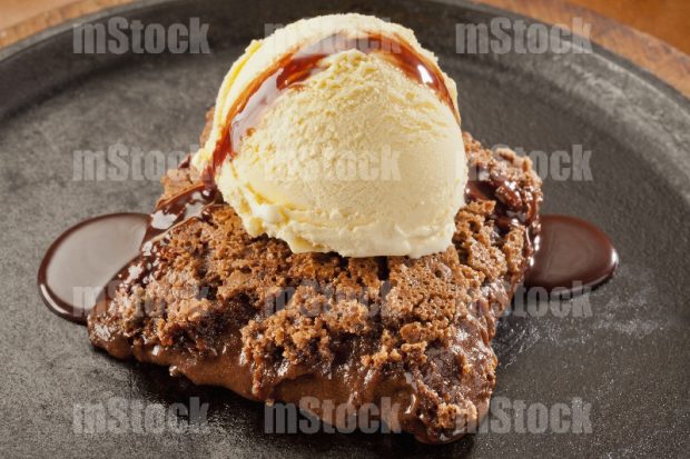 Brownie con nieve de vainilla