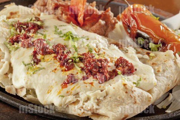 Burrito de carne asada con queso