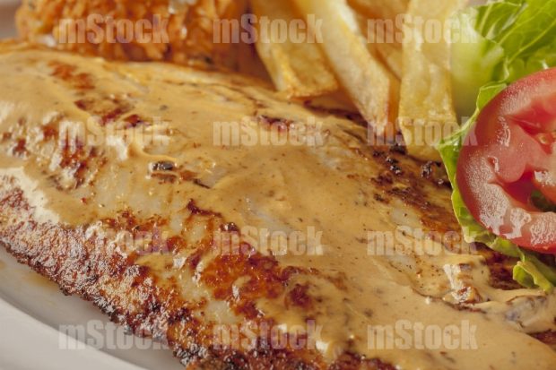 Filete de pescado con salsa adobada