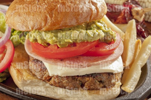 Hamburguesa especial con papas
