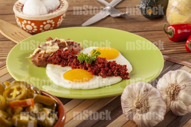 Huevos estrellados con chorizo