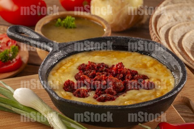 Queso flameado con chorizo 1