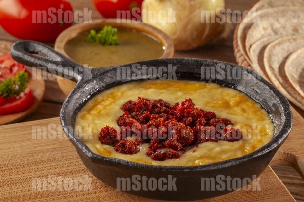 Queso flameado con chorizo 2