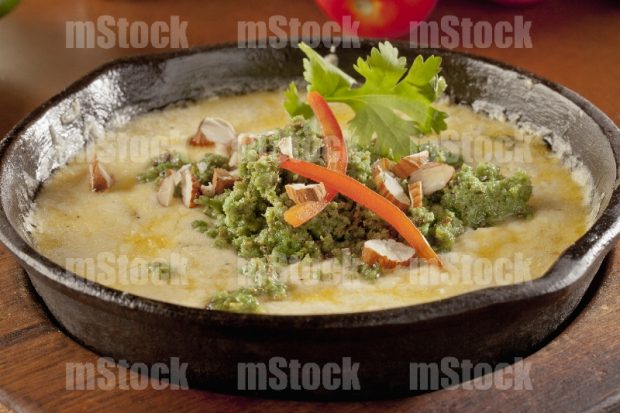Queso flameado con chorizo verde close up