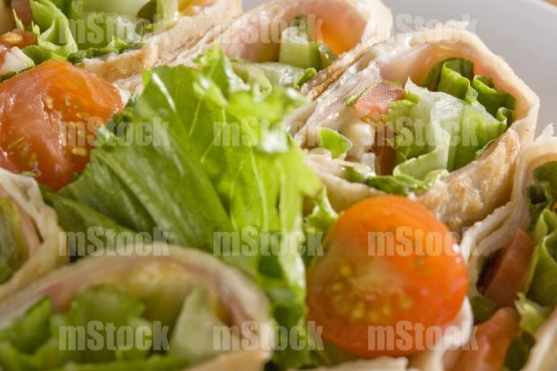 Wrap de jamón y queso con verduras