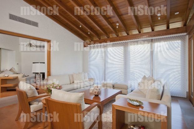 Sala de Madera Moderna