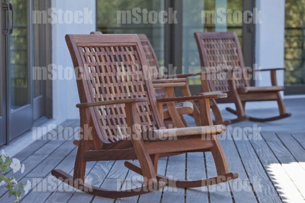 Silla Mecedora de madera moderna 1