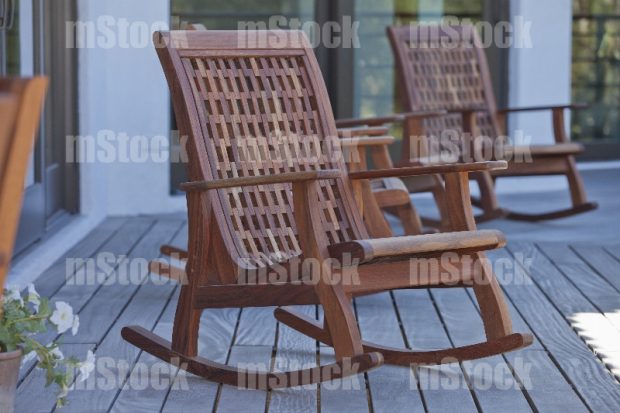 Silla Mecedora de madera moderna 2