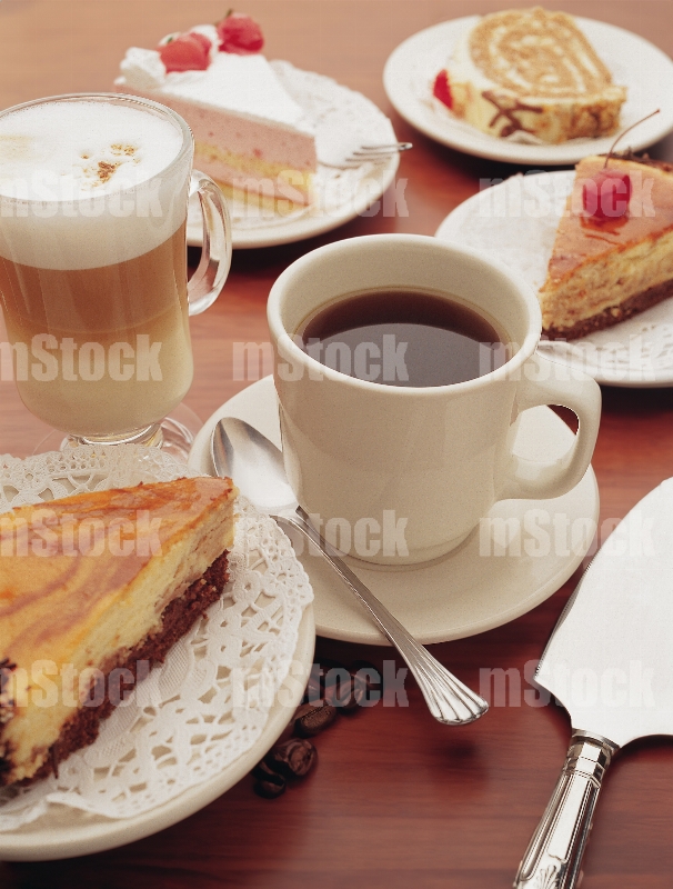 Café con Rebanadas de Pastel