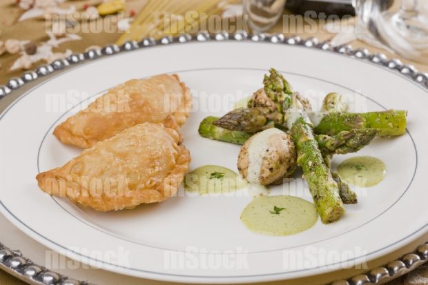 Fatayer de Carne con Espárragos
