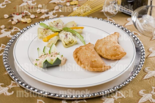 Fatayer de Carne con ensalada de Alcachofa