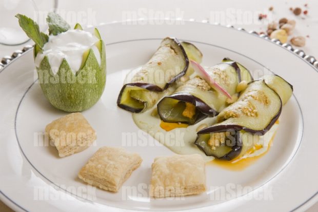 Rollos de Berenjena con Pollo