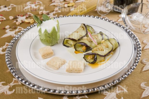 Rollos de Berenjena servidos