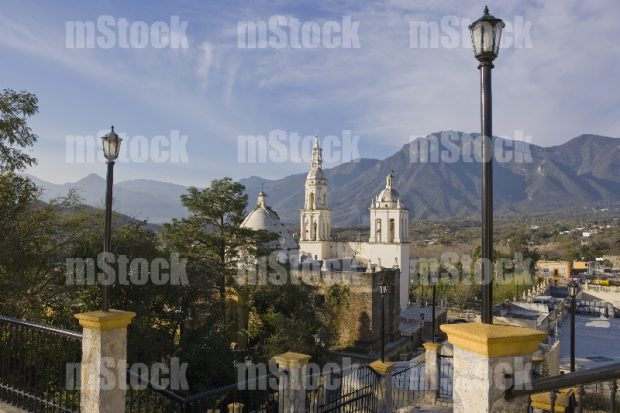 Iglesia de Villa de Santiago NL