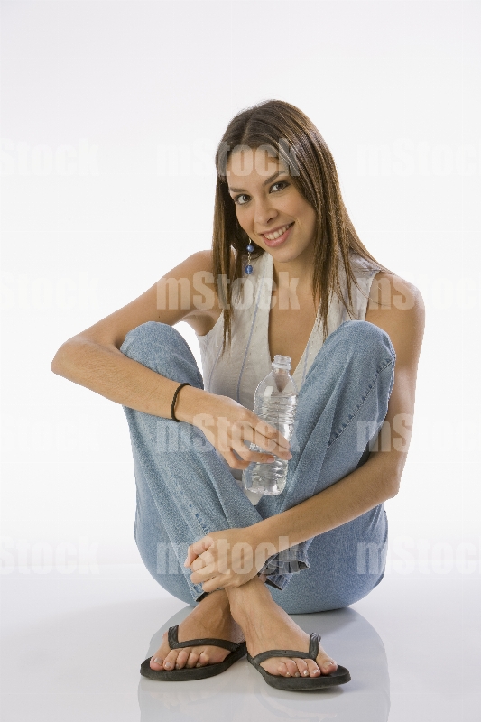 Mujer con Botella de Agua