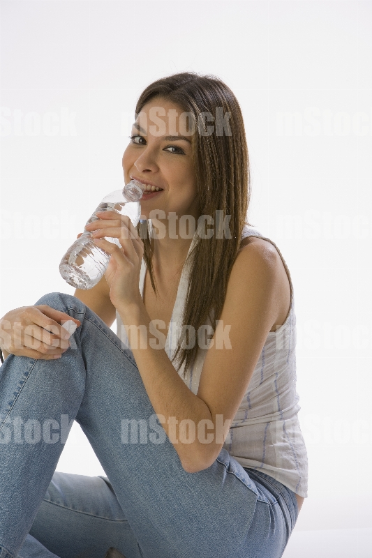 Mujer tomando Agua