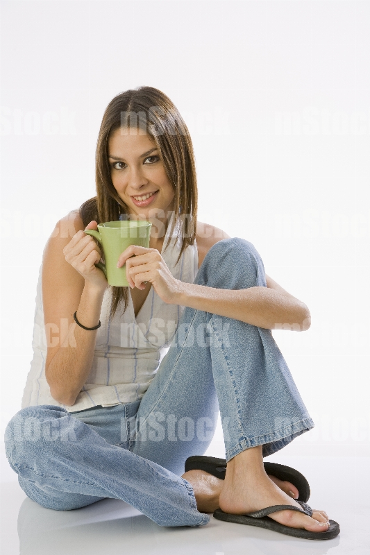 Mujer feliz con taza de Café