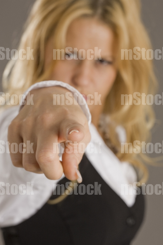 Mujer Ejecutiva eligiendo 1