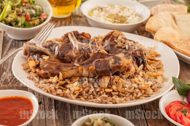Chuletas de cordero con arroz