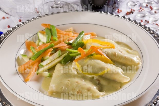 Crepas con salsa verde