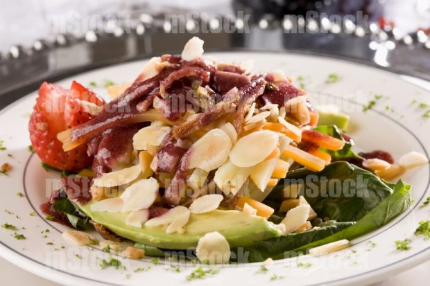Ensalada con vinagreta de frambuesa