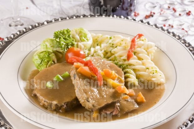 Lomo de cerdo con pasta
