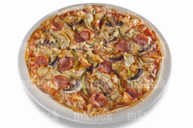Pizza de peperoni con champiñones 2