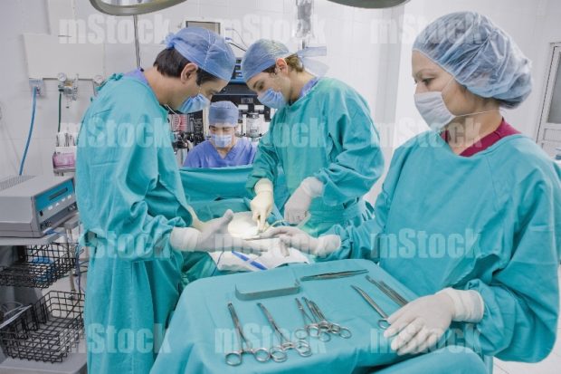 Doctores en Quirófano