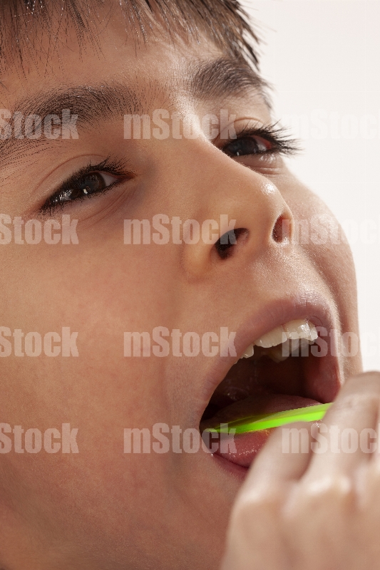 Pediatra en consulta