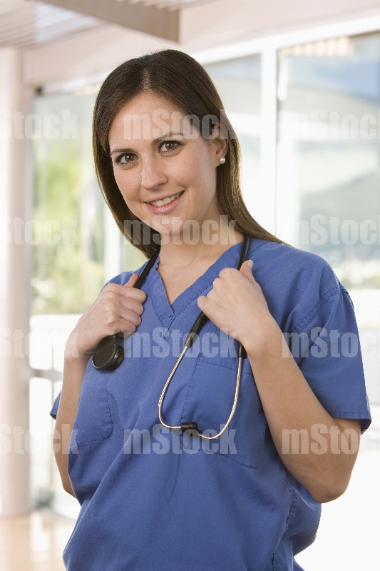 Doctora con estetoscopio 10