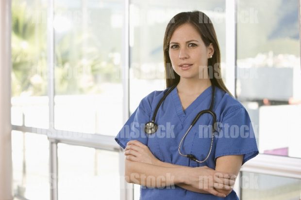 Doctora con estetoscopio 13
