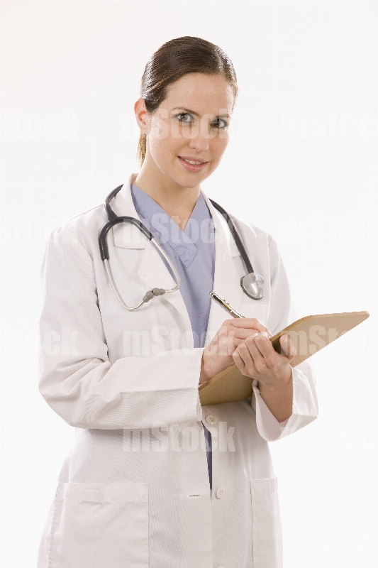 Doctora escribiendo receta 2