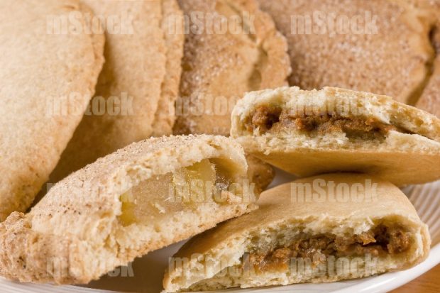 Empanadas de piña, cajeta y calabaza