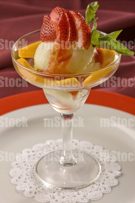 Postre de Helado de limón servido en copa