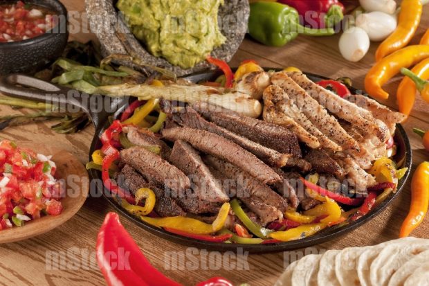 Fajitas de arrachera, pollo y verduras