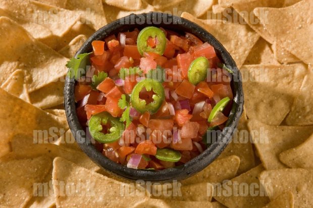 Totopos con pico de gallo