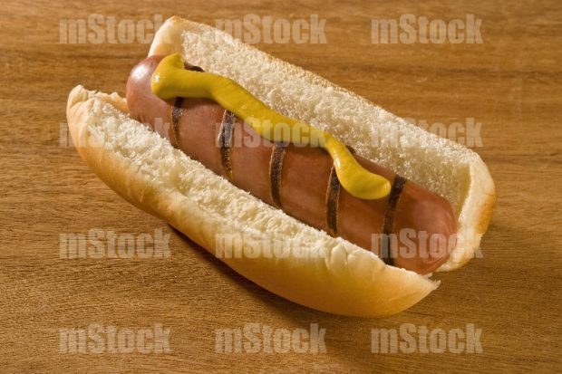 Hot dog con salchicha asada