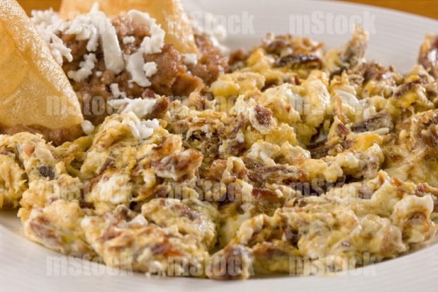 Machacado con Huevo