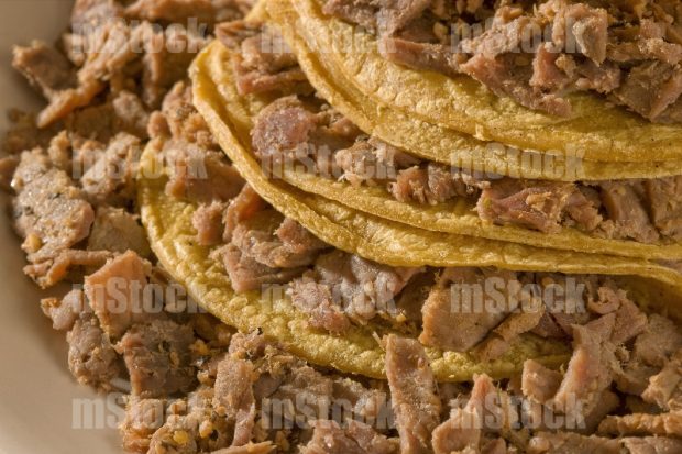 Tacos de bistec en maíz