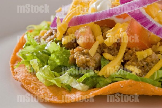 Tostada roja con picadillo