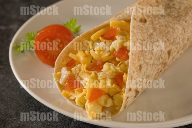 Taquito de huevo con jamón y queso