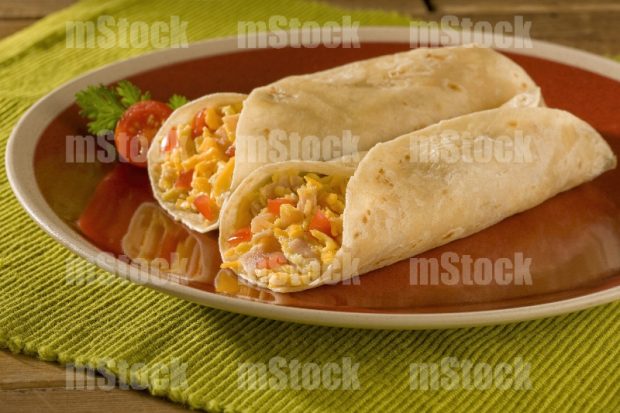 Tacos de jamón con huevo y queso