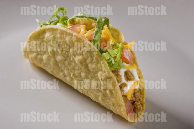 Taco dorado con picadillo