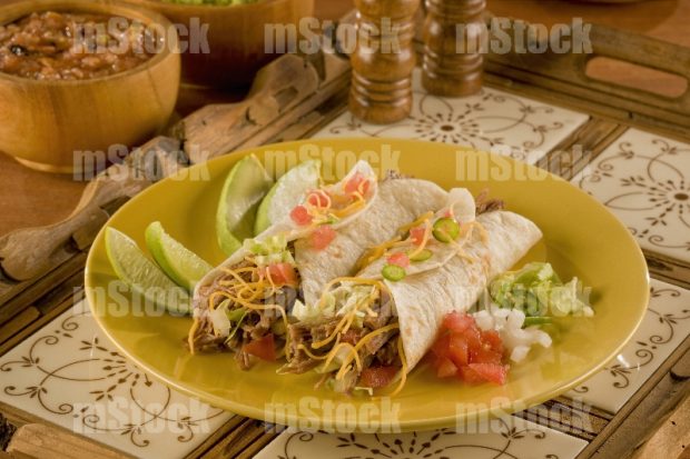 Burritos de Carne Deshebrada y queso