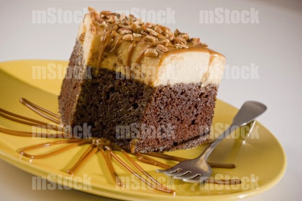Chocoflan cajeta y nuez rebanada